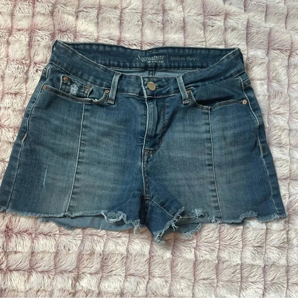 Levi Strauss Signature Jean denim shorts frayed distressed style  size 2- W26 - Picture 2 of 14